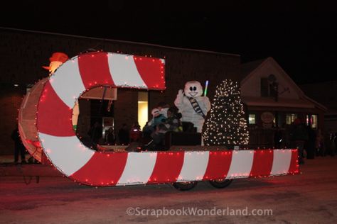 Christmas Parade Car Decorations, Santa Claus Parade Float Ideas, Candy Cane Parade Float Ideas, Train Parade Float, Christmas Parade Float Ideas Diy, Christmas Parade Float Ideas Theme, Christmas Parade Float Ideas, Holiday Parade Floats, Parade Float Diy