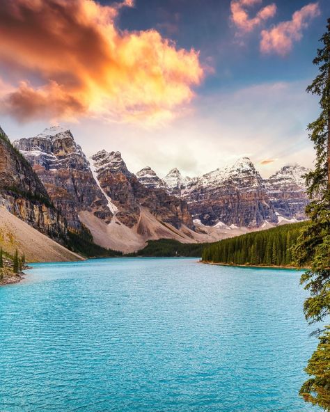 🌊✨ Moraine Lake: A Jewel of Banff National Park 🍁 Surrounded by towering peaks and vibrant forests, Moraine Lake is a masterpiece of nature. Its turquoise waters are so stunning, they look like they’ve been painted by an artist’s brush! 📍 Moraine Lake, Banff National Park, Canada 🎒 Pro Tip: Visit early in the morning for serene views and fewer crowds, and don’t miss the Rockpile Trail for the best panoramic shots! #MoraineLake #BanffNationalPark #VisitCanada #NaturalWonders #MountainEscap... Moraine Lake Canada, Banff National Park Canada, Moraine Lake, Visit Canada, Early In The Morning, Banff National Park, Turquoise Water, Natural Wonders, An Artist