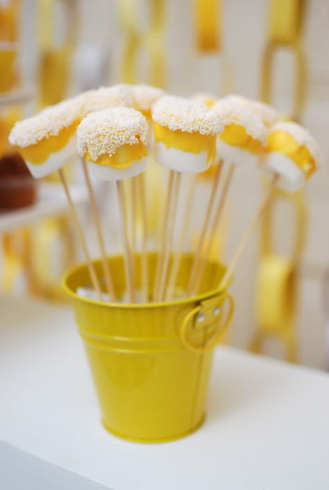 breakfast party {sunshine} Sun Themed Food, Yellow Desserts, Lemon Themed Party, Birthday Breakfast Party, Sun Theme, Mom Breakfast, Birthday Party Snacks, Sunflower Themed Wedding, Astronaut Birthday