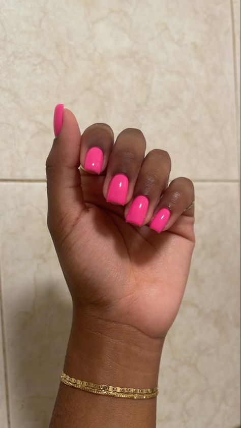 Nail Color Inspo 2023, Short Color Acrylic Nails, Colored Square Nails, Shirt Square Acrylic Nails, Shirt Nails Acrylic, Short Nails Color Ideas, Short Solid Color Acrylic Nails, Short Square Acrylic Nails Summer Colors, Short Natural Nails Manicures