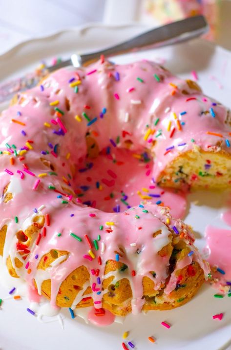 Confetti Bundt Cake, Birthday Bundt Cake, Funfetti Bundt Cake, Beginner Baking, Bundt Recipes, Easy Bundt Cake, Food Reference, Colorful Cake, Nothing Bundt