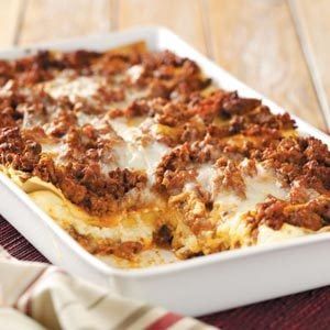 Italy Dinner, Italian Sausage Lasagna, Delicious Lasagna, Classic Lasagna Recipe, Parmesan Reggiano, Pizza Lasagna, Homemade Meat Sauce, Sausage Lasagna, Lasagna Recipes