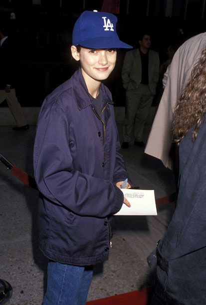 Winona Ryder: 25 Years of Red-Carpet Looks -- Vulture Winona Ryder Style, Winona Ryder 90s, Johnny And Winona, 90s Style Icons, Style Androgyne, 90s Grunge Hair, Winona Forever, Style Année 90, 일본 패션