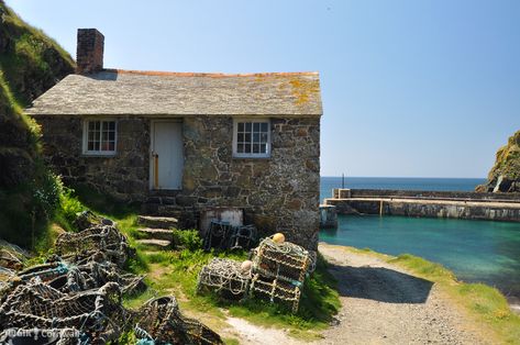 Cottage at Mullion Cove, Cornwall Cornwall Villages, Cornish Cottage, Cottages By The Sea, Cornwall Cottages, Into The West, Country Cottage Decor, Cottage By The Sea, Devon And Cornwall, Seaside Cottage