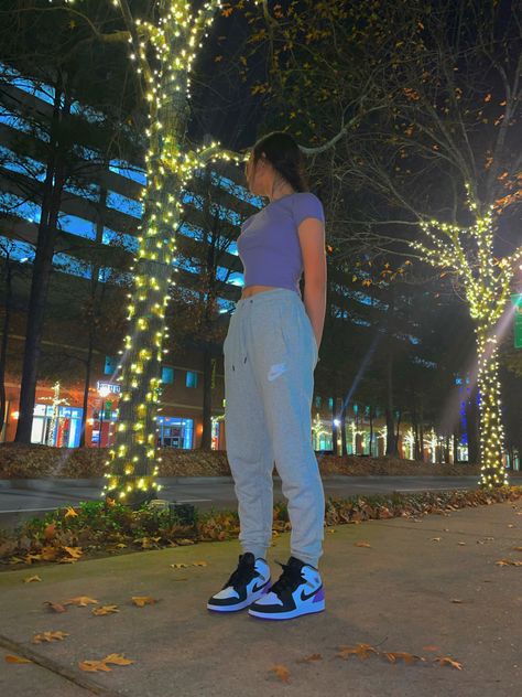 Purple Jordans Outfit, Jordans And Jeans, Sweatpants Outfit Women, Fit Pics, Sweet Jeans, Jordan Outfit, Sweatpants Outfit, Pics Inspo, Purple Outfits