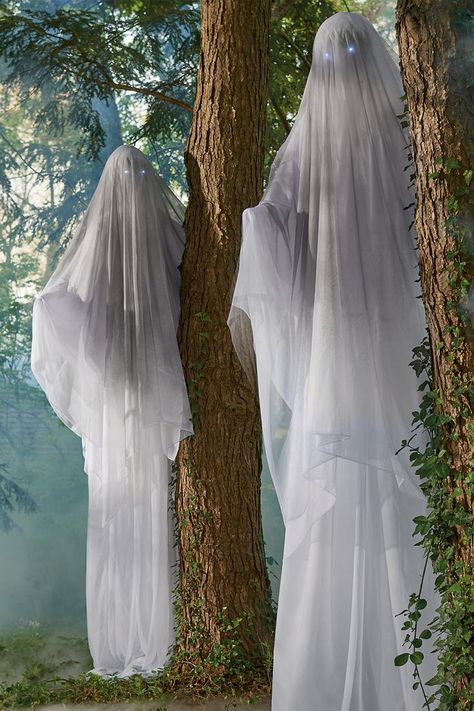 These massive and quite terrifying ghostly figures have sinister white glowing eyes, posable arms, and can be height adjusted up to 8 feet tall. Yard Witch, Engagement Party Decorations Diy, Halloween Tombstones, Engagement Party Decorations, Grandin Road, Halloween Yard, Spring Door, Halloween Props, Outdoor Halloween