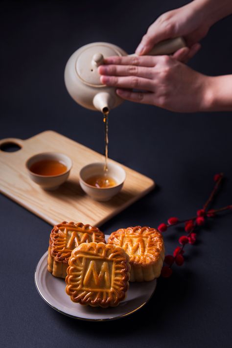 Mid-Autumn Festival on Behance Chinese Moon Cake, Chinese Desserts, Bar Restaurant Design, Cake Festival, Architecture Restaurant, Mooncake Festival, Food Art Photography, Design Café, Moon Festival