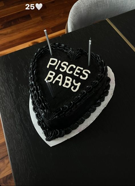 Pisces Cake, 17 Birthday Cake, Pisces Birthday, 25th Birthday Parties, Cake Day, Simple Birthday Cake, Cute Birthday Cakes, 17th Birthday, 25th Birthday