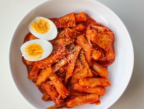 음식 Easy Tteokbokki Recipe, Easy Tteokbokki, Tteokbokki Recipe Easy, Tteokbokki Recipe, Korean Recipes, Korean Food, Simple Ingredient, 15 Minutes, Chicken Wings