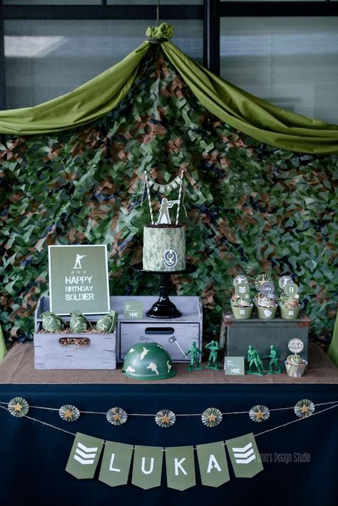 Toy Soldier Army Party | CatchMyParty.com Army Birthday Party Ideas, Halo Birthday Parties, Army Party Decorations, Camouflage Birthday Party, Army Birthday Party, Army Themed Birthday, Soldier Party, Halo Party, Camo Birthday Party