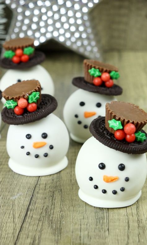 Snowmen Pops Essentials Snowman Cakepops, Christmas Cake Pops Ideas, Holiday Cake Pop, Snowman Cake Pops, Oreo Cake Pops, Santa Cake, Cake Pop Designs, Christmas Cakes Easy, Xmas Desserts