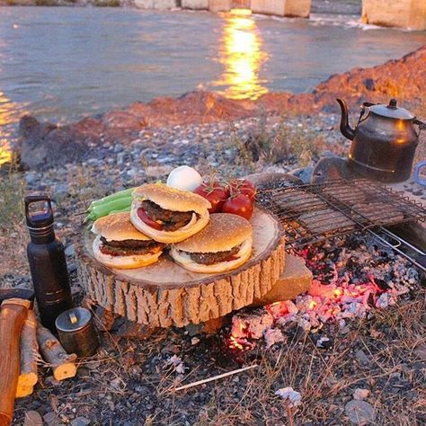 Outdoor Meals, Camping Snacks, Camping Inspiration, Easy Camping Meals, Camping Photography, Camping Aesthetic, Romantic Picnics, Bushcraft Camping, Campfire Cooking