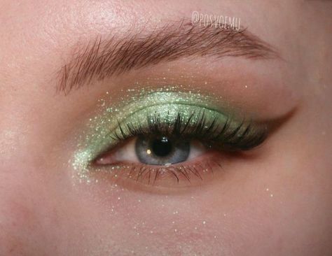 Green Eyeshadow Looks Natural, Green Eyeshadow Looks Blue Eyes, Tiana Eye Makeup, Tinkerbell Sweet 16 Dress, Natural Glam Prom Makeup Green Eyes, Tinker Bell Halloween Makeup, Eyeshadow With Green Dress, Sage Eyeshadow Looks, Tiana Princess And The Frog Makeup