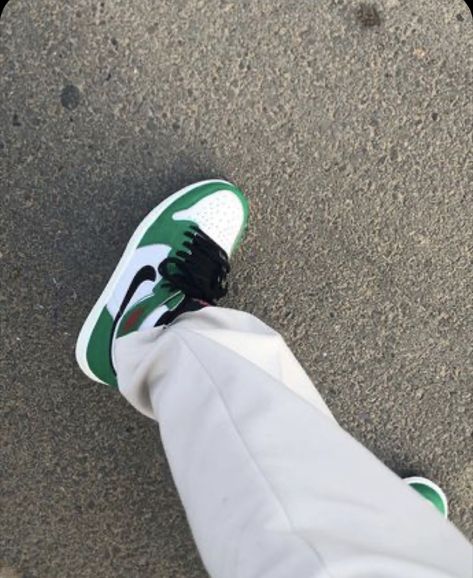 Air Jordan 1 Lucky Green, Lucky Green Jordan 1, Wmns Air Jordan 1, Jordan Shoes Girls, All Nike Shoes, Shoe Wishlist, Fashion Shoes Sneakers, High Heel Sneakers, Lucky Green