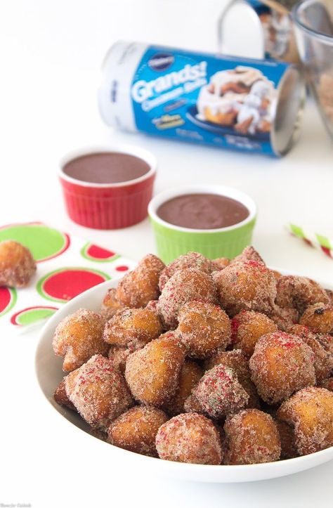 Sweet And Salty Churro Bites, Churro Bites Recipe, Churro Cheesecake Bites, Churro Bites, Chocolate Dipping Sauce, Spicy Chocolate, Easy Donuts, Cinnamon Roll Dough, Canned Biscuits