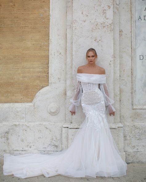 GIOVANNA impresses with her aesthetics and individuality. This is a mermaid-silhouette dress in light skin color. The top is ornamented with fine mesh drapery, embroidered appliqués, and 3D flowers, which reproduce the artistic outlines of ancient cities of the Renaissance. The charm of the dress can be emphasized by a weightless, fragile bolero made of ivory mesh with flawless, lush sleeves decorated with craft appliqués. The bolero is tied with a lush bow at the back. Bohemian Chic Weddings, Wedding Wows, Backless Bridal Gowns, Beautiful Bridal Dresses, Royal Wedding Dress, Exquisite Gowns, Amazing Wedding Dress, Lace Bridal Gown, Fitted Wedding Dress