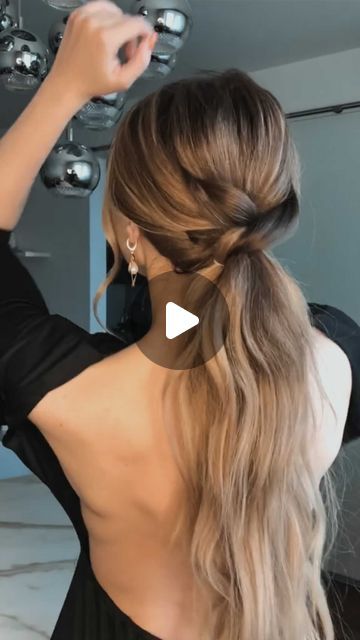 OOTD Magazine on Instagram: "✨ Easy ✨ wedding guest hairstyle @ootdmagazine" Magic Rude, Wedding Guest Updo, Easy Wedding Guest Hairstyles, Messy Hair Updo, Guest Hair, Wedding Guest Hairstyles, Beauty Remedies, Girly Stuff, Girls Hair