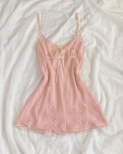 Vintage Pjs Aesthetic, Lacey Outfits Aesthetic, Silk Nightgown Aesthetic, Croquette Outfits, Pretty Nightgowns, Coquette Nightgown, Pink Outfits, Dream Clothes, Dream Dress