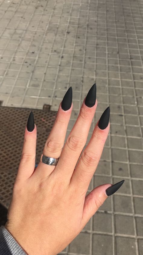 Matte Black Nails Pointy, Matte Black Nails Design Stilettos, Med Length Stilleto Nails, Black Pointy Halloween Nails, Short Stelito Nails Black, Short Nail Stilleto Ideas, Black Nails Stiletto Short, Black Stilettos Nails, Black Short Stiletto Nails