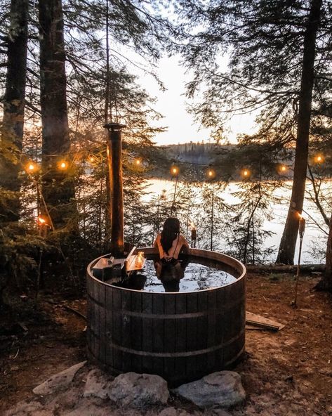 Wood-fired cedar hot tubs for your off-grid cabin, cottage or resort. Book your tub with a $500 deposit today! Canada's leading manufacturer of wood-fired hot tubs. Built to last a lifetime on the Sunshine Coast of Canada. Photo: @theloftypinescabin⁠ Huff House Haus, Hippy Hot Tub, Huff Haus, Busniss Ideas, Glamping Retreat, Jacuzzi Ideas, Sauna Outdoor, Chalet Cabin, Wood Fired Hot Tub