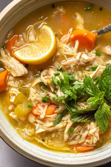 Lemon Ginger Chicken Soup, Chicken Soup For Colds, Soup For Sick, Chicken Soup With Rice, Lemon Ginger Chicken, Ginger Chicken Soup, Ginger Chicken Recipes, Chicken Broth Soup, Sick Food