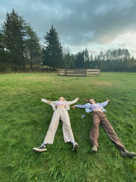 Two People Laying In A Field, Person Laying On Back Reference, Laying In Grass Aesthetic, Laying On The Floor Aesthetic, Laying In The Grass Aesthetic, Laying On The Ground Reference, Laying In Grass Photoshoot, Person Laying Down, Sofia Coppola Style