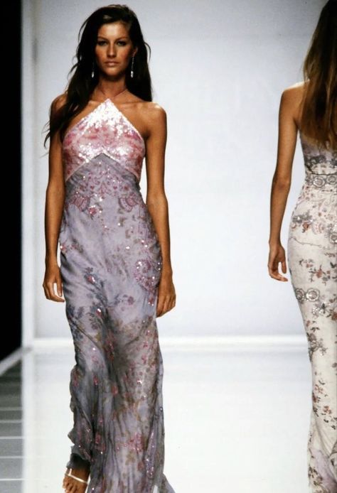 Runway Fashion Couture, Runway Outfits, Runway Dresses, Grad Dresses, Naomi Campbell, Glam Dresses, Hippie Chic, 2000s Fashion, Badgley Mischka