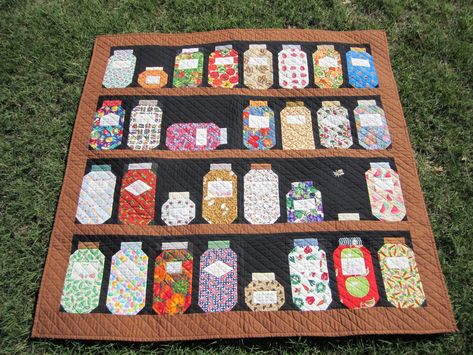 Free Big Block Quilt Patterns | Bloggers Quilt Festival (Jar Quilt) Jar Quilt Pattern Free, Canning Jar Quilt, Bug Jar Quilt, Jar Quilt, Quilt Pattern Free, Big Block Quilts, I Spy Quilt, Row Quilt, Farm Quilt