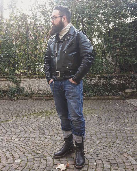 Federico Carlucci on Instagram: “•Schott 618 horsehide •Edwin selvedge denim •John lofgren engineer boot…” Engineer Boots Outfit, Engineer Boots, Men Streetwear, Selvedge Denim, Mens Shoes Boots, Biker Style, Boots Outfit, Mens Streetwear, Men's Style