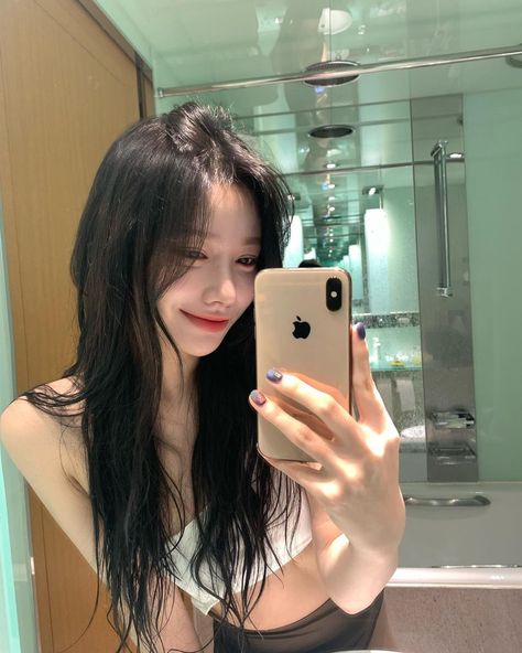 Kore Ulzzang, 사진 촬영 포즈, Uzzlang Girl, Pretty Selfies, Medium Length Hair Cuts, Selfie Poses, Just Girl Things, Girl Icons, Korean Beauty