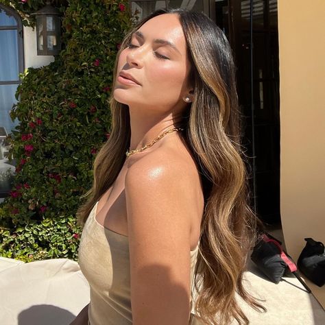 Marianna Hewitt on Instagram: “that @summerfridays glow ✨” Mariana Hewitt Hair Balayage, Mariana Hewitt, Marianna Hewitt Hair, Highlights For Dark Brown Hair, Black Hair Balayage, Marianna Hewitt, Brown Hair Looks, Lighter Hair, Brunette Balayage Hair