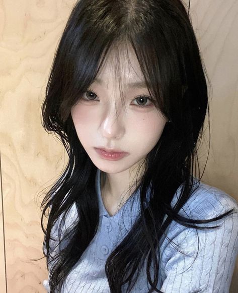 Makeup Ala Korea, Makeup Asia, Makeup Korean, Inspo Makeup, Hair Inspiration Long, Layered Haircuts For Medium Hair, Ulzzang Makeup, Image Swag, Korean Ulzzang