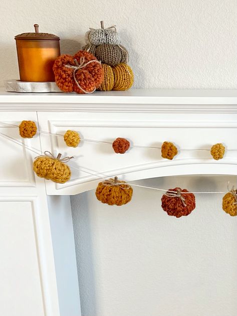 How To Make A Crochet Pumpkin Garland for Fall Pumpkin Crochet Garland, Crochet Pumpkin Garland, Simple Garland, Pumpkin Crochet, Roving Yarn, Single Crochet Decrease, Crochet Garland, Pumpkin Garland, Crochet Ball