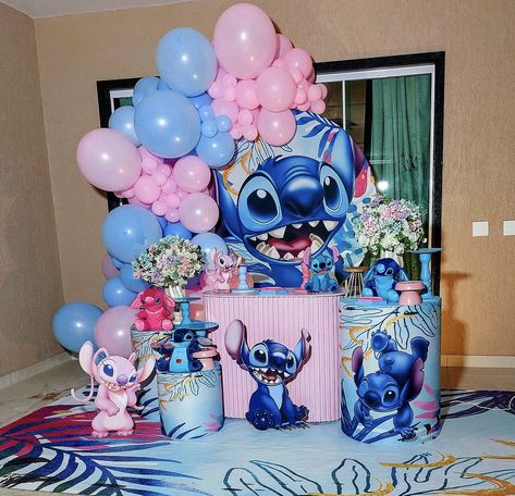 Lilo Stitch Balloon Garland, Stitch And Angel Balloon Garland, Stitch And Angel Birthday Party Decorations, Stitch Quinceanera Theme, Stich Party Ideas Girl, Stitch And Angel Birthday Party Ideas, Cumple De Stitch Ideas, Stitch Cake, Hawaiian Party Theme