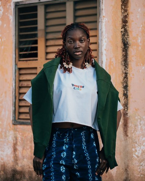 Nouvelle Collection Fall/ Winter 2024-25 Silk Road By Rosyne Hoodie Rosyne Forest Green Crop Impress RC Pant Indigo Rosyne www.rosyneclub.com 👘 @jams.event.designer 📷 @augustindehoumon #rosyneclub #silkroad #grece #oversize #streetwear #streetculture #lifestyle #fashion #streetstyle #inspiration #africa #benin #montpellier Street Culture, Silk Road, Montpellier, Lifestyle Fashion, Winter 2024, Forest Green, Fall Winter, Forest, Street Style