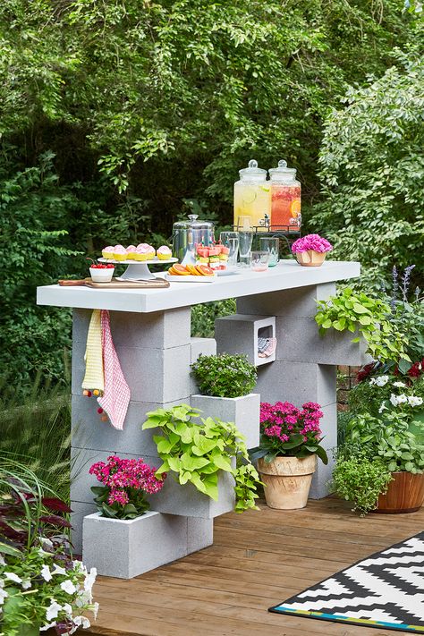 Grab a partner and some gloves to put together this cinder block bar. Its strong base will stand up to whatever weather comes your way. #homedecordiy #diyideas #diyfurniture #bhg Small Patio Ideas On A Budget, Block Furniture, Picturesque Garden, Cinder Block Furniture, Cinder Block Garden, Cheap Garden, Diy Outdoor Bar, Garden Retreat, Budget Patio