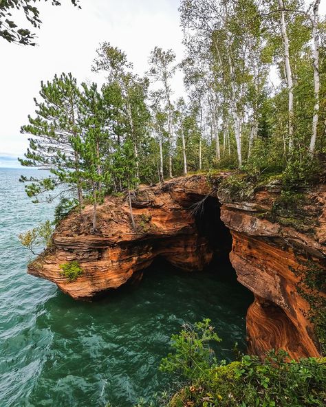 Best places to elope in Wisconsin - The Ultimate Guide is on the blog now! Click the link in my bio to see the best spots for an intimate adventure elopement in our great state. Wisconsin has TONS of beautiful shoreline (hello, TWO Great Lakes) and an abundance of amazing state parks which make it one of the most beautiful states in the Midwest to elope. Top 10 Best Locations to Elope in Wisconsin: 1. Devil’s Lake 2. Door County & Washington Island 3. Apostle Islands National Lakeshore & ... Apostle Islands National Lakeshore, Wisconsin State Parks, Washington Island, Best Places To Elope, Apostle Islands, Places To Elope, Wisconsin State, Wisconsin Dells, Wisconsin Wedding