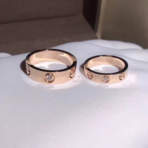 Cartier Nail Ring, Love Ring Cartier, Cartier Love Band, Band Couples, Cartier Wedding Bands, Cartier Wedding Rings, Cartier Love Wedding Band, Swarovski Jewelry Rings, Bracelet Cartier