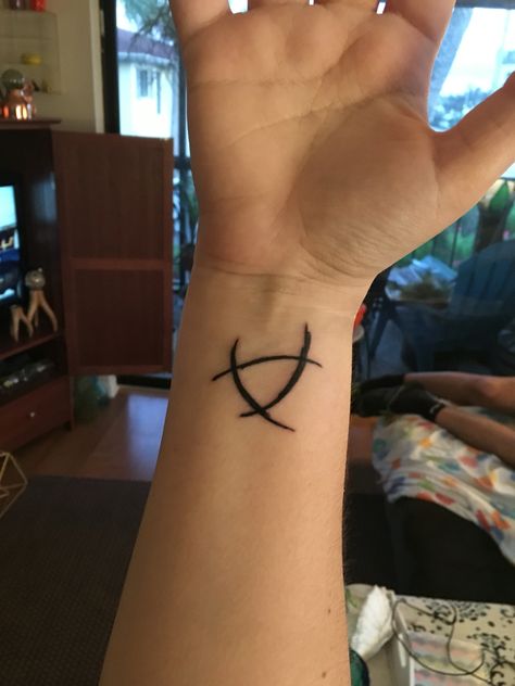 My Raven Cycle tattoo! Ley Line Tattoo, Ley Lines Tattoo, Trc Tattoo, The Raven Cycle Tattoo, Cycle Tattoo Ideas, Raven Cycle Tattoo, Cycle Tattoo, Cycling Tattoo, Fandom Tattoos