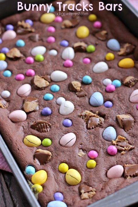 Easter Dessert Chocolate, Chocolate Easter Desserts, Easter Blondie Bars, Easter Themed Brownies, Easter Egg Blondies, Easter Bunny Tracks, Easter Brownies Mini Eggs, Easter Bars, Easter M&m Cookie Bars