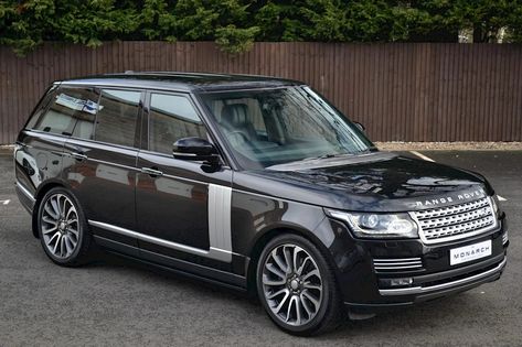 Range Rover Vogue SE (2013-2017) Range Rover Car, Luxury Cars Range Rover, Range Rover Vogue, Luxury Vehicle, Car Life, Hummer Cars, Range Rovers, Racing Cars, Toyota Land Cruiser