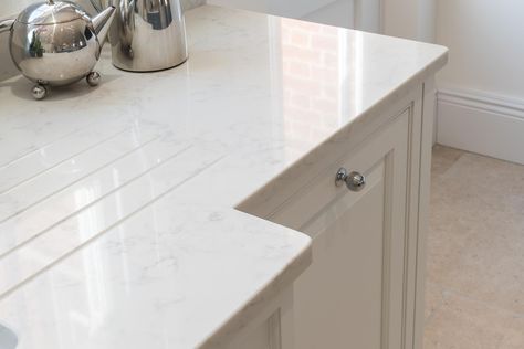 Kitchen Countertops And Backsplash, White Soapstone, Carrara Marble Kitchen, Countertops And Backsplash, Quartz Worktop, Kitchen Design Countertops, Extension Kitchen, Timeless Kitchen Design, White Worktop