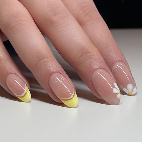 Soft Gel Extension, Sunflower Nail Art, Russian Manicure, Sunflower Nails, Gel Mani, Gel Extensions, Nail Ring, Beauty Inspo, Nails Desing