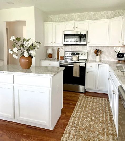 9 Simple Small Kitchen Remodel Ideas on a Budget - Home By Alley Easy Home Remodel Ideas, Kitchen With Peninsula Remodel, Small Updated Kitchen, Small Kitchen White Cabinets, Alley Kitchen, Simple Small Kitchen, Kitchen Fixer Upper, Small Kitchen Cabinet Design, 1920 Bungalow