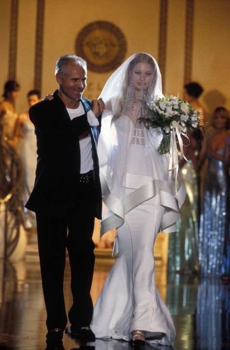 Kirsty Hume walked for Atelier Versace Fall 1994 Versace Wedding Dress, Versace Fall 1994, Versace Wedding, Kirsty Hume, Veronica Webb, Nastassja Kinski, Niki Taylor, Versace Runway, Lauren Hutton