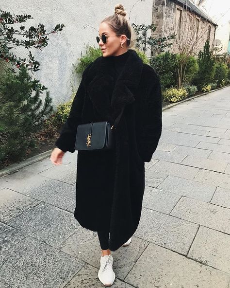 Long Black Fur Coat Outfit, Long Teddy Coat Outfit, Black Teddy Coat Outfit, Fluffy Coat Outfit, Black Fluffy Coat, Black Fur Coat Outfit, Black Teddy Coat, Teddy Coat Outfit, Black Fur Jacket