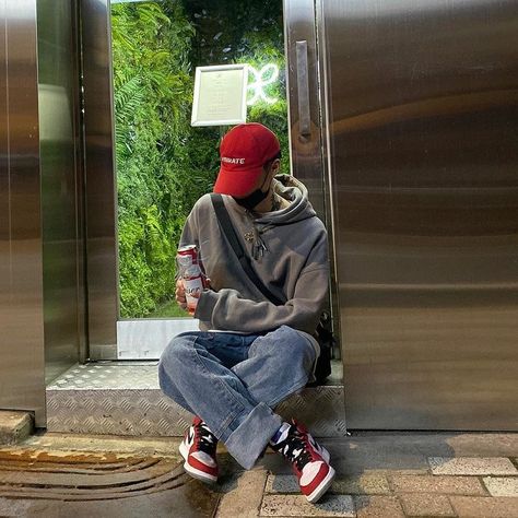 Red Hat Outfit Men, High Cut Outfit, Ulzzang Pictures, Red Hat Outfit, Frugal Aesthetic, Bf Fits, Hat Outfit Men, Chicago Outfit, Guys Fits