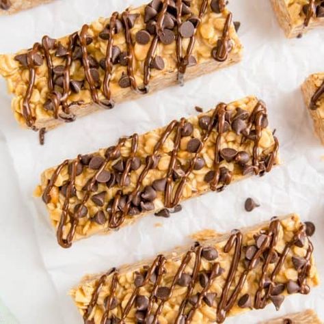 Chocolate Peanut Butter Granola, Easy Kids Breakfast, Granola Bar Recipe Chewy, Chewy Granola Bars Homemade, Peanut Butter Breakfast Bar, Peanut Butter Granola Bars, Overnight Oats Recipe Easy, Chocolate Granola Bars, Granola Recipe Healthy