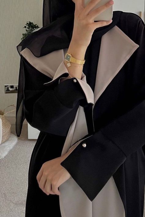 Kuwait Abaya Designs, Cute Abayas, Qatar Abaya, Elegant Abayas, Design Hijab, Modest Outfits Muslim, Muslim Women Clothing, Smart Casual Women Outfits, Abaya Designs Latest