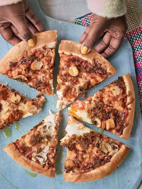 Nadiya Hussain’s Breakfast Pizza Nadiya Hussain Recipes Breakfast, Nadiya Hussain Recipes Dinner, Nadya Hussain Recipes, Pizza Dough To Freeze, Breakie Ideas, Freeze Pizza, Nadiya Bakes, Nadiya Hussain Recipes, Vegetarian Dinner Party